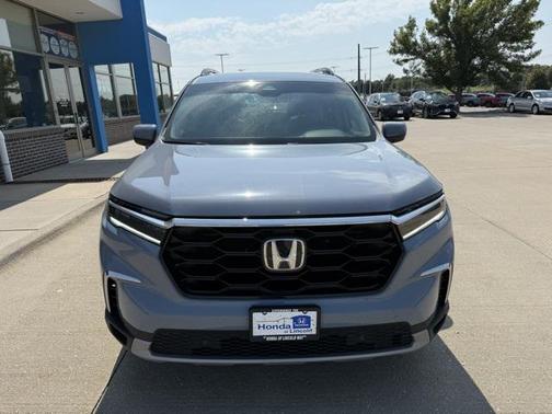 2025 Honda Pilot Touring 8-Passenger