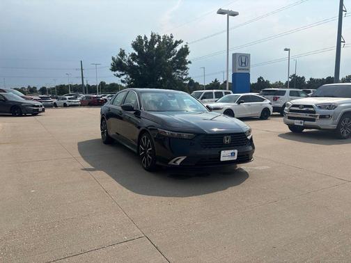 Crystal Black Pearl 2026 Honda Accord Hybrid Touring