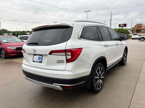 Platinum White Pearl 2021 Honda Pilot Touring 8-Passenger