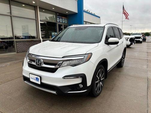 Platinum White Pearl 2021 Honda Pilot Touring 8-Passenger