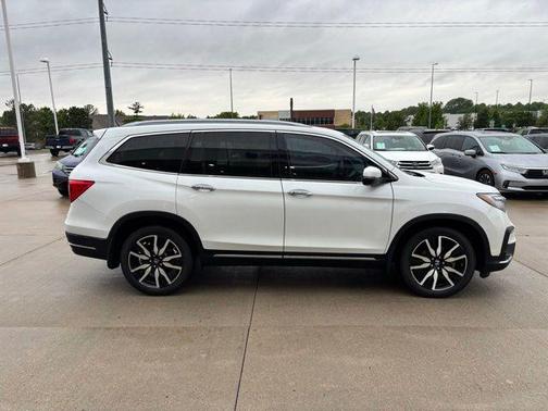 Platinum White Pearl 2021 Honda Pilot Touring 8-Passenger