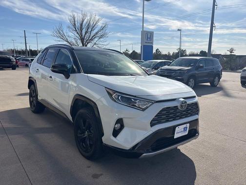 2021 Toyota RAV4 Hybrid SE
