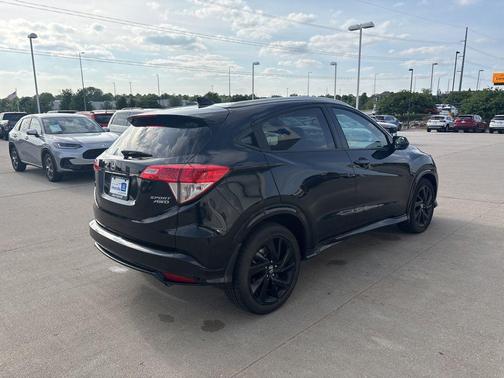 Crystal Black Pearl 2021 Honda HR-V AWD Sport