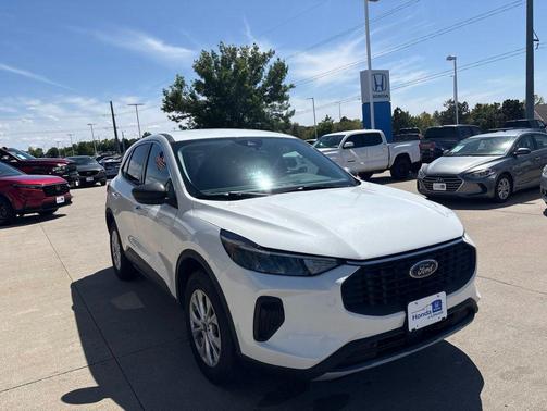 Star White Metallic Tri-Coat 2023 Ford Escape Active