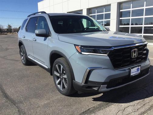 2025 Honda Pilot Touring 8-Passenger