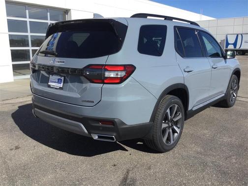 2025 Honda Pilot Touring 8-Passenger
