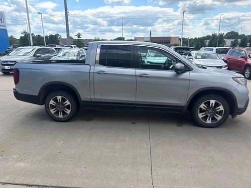 Lunar Silver Metallic 2017 Honda Ridgeline RTL