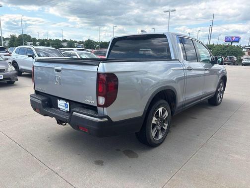 Lunar Silver Metallic 2017 Honda Ridgeline RTL