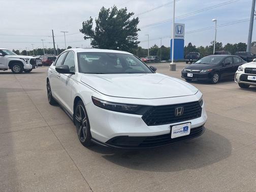 Platinum White Pearl 2023 Honda Accord Hybrid Sport