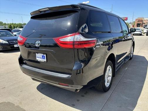 2018 Toyota Sienna LE