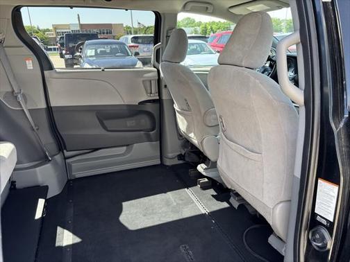 2018 Toyota Sienna LE