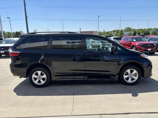 2018 Toyota Sienna LE