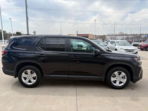 Crystal Black Pearl 2023 Honda Pilot AWD LX