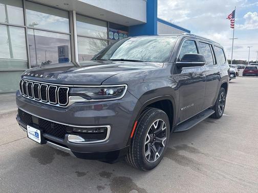 Baltic Gray Metallic Clearcoat 2023 Jeep Wagoneer Series III 4x4