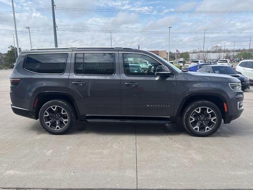 Baltic Gray Metallic Clearcoat 2023 Jeep Wagoneer Series III 4x4