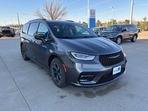 2021 Chrysler Pacifica Hybrid Touring L