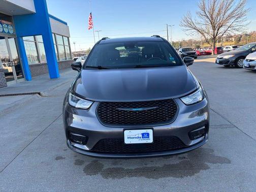 2021 Chrysler Pacifica Hybrid Touring L