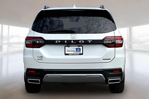 Platinum White Pearl 2026 Honda Pilot Touring 8-Passenger