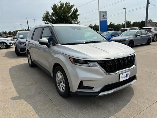 2023 Kia Carnival LX