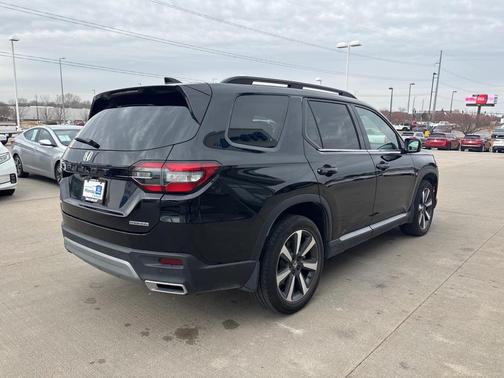 2023 Honda Pilot Touring 8-Passenger