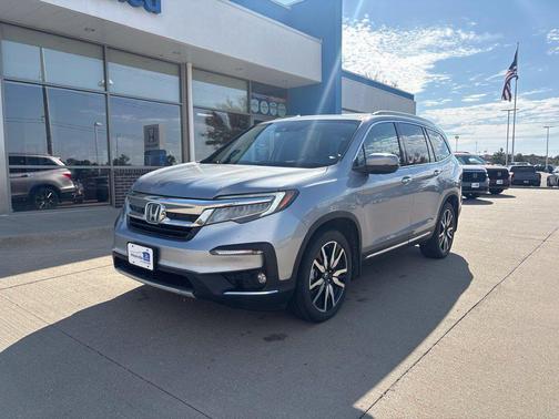 Lunar Silver Metallic 2022 Honda Pilot Touring 8-Passenger