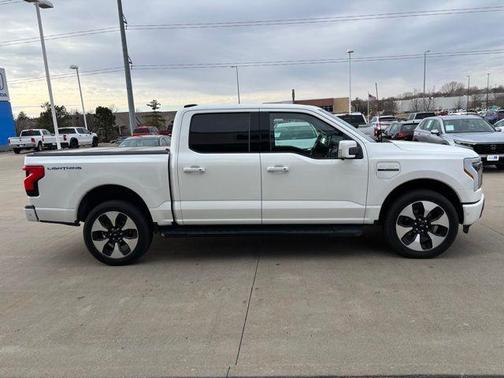 2022 Ford F-150 Lightning Platinum