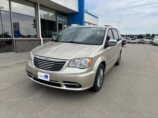 2016 Chrysler Town & Country Touring-L