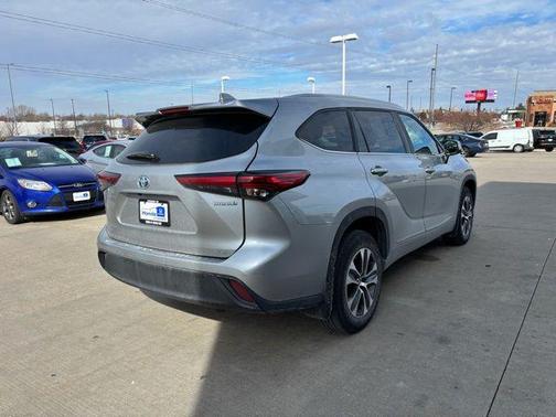 2023 Toyota Highlander Hybrid XLE