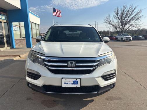 White Diamond Pearl 2016 Honda Pilot Touring