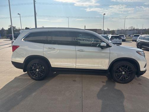 White Diamond Pearl 2016 Honda Pilot Touring