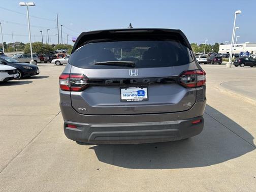 2023 Honda Pilot AWD LX