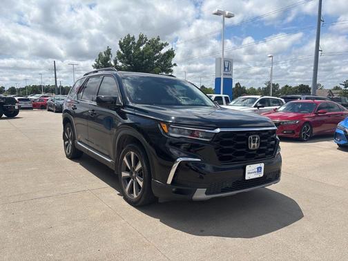 Crystal Black Pearl 2023 Honda Pilot Touring 8-Passenger