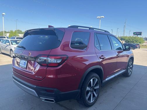 Radiant Red Metallic II 2023 Honda Pilot AWD Elite