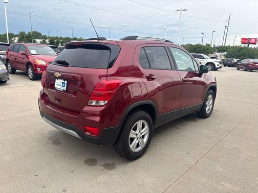 Crimson Metallic 2022 Chevrolet Trax LT