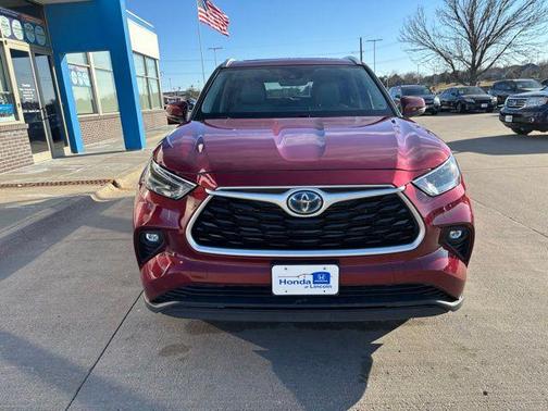 2022 Toyota Highlander Hybrid XLE