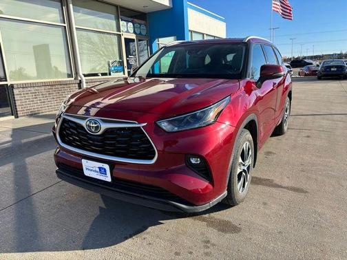 2022 Toyota Highlander Hybrid XLE