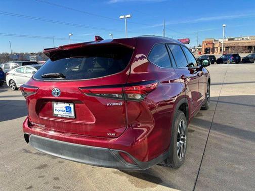 2022 Toyota Highlander Hybrid XLE