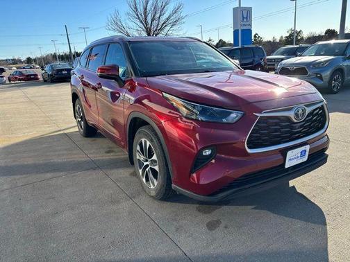 2022 Toyota Highlander Hybrid XLE