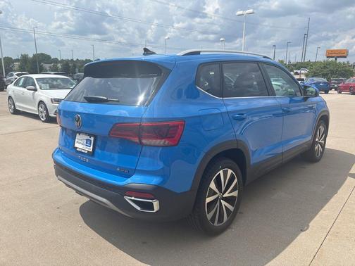 Blue 2022 Volkswagen Taos 1.5T SE
