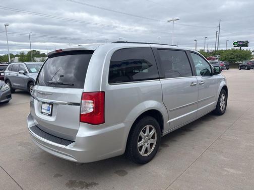 Bright Silver Metallic Clearcoat 2011 Chrysler Town & Country Touring