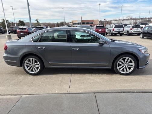 2018 Volkswagen Passat 2.0T SEL Premium
