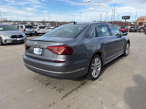 2018 Volkswagen Passat 2.0T SEL Premium