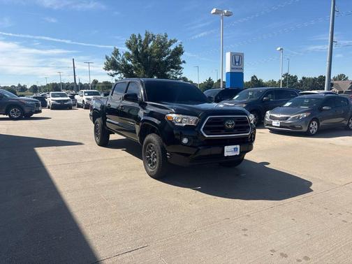 Midnight Black Metallic 2018 Toyota Tacoma SR5