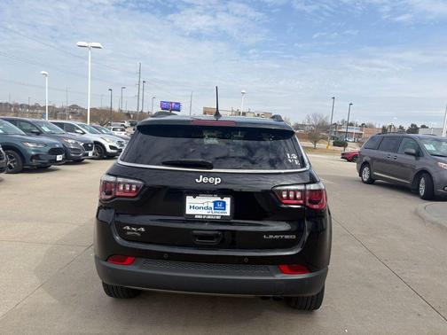 Diamond Black Crystal Pearlcoat 2017 Jeep New Compass Limited