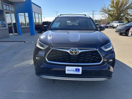 2021 Toyota Highlander Platinum