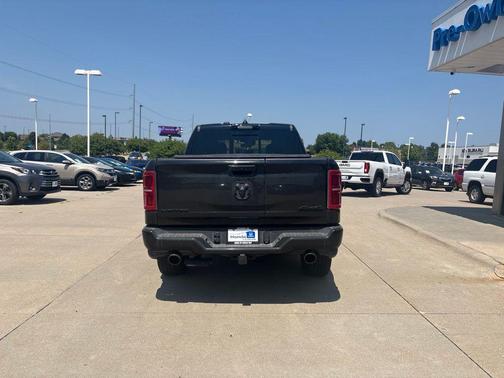 Diamond Black Crystal Pearlcoat 2025 RAM 1500 Limited