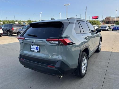 2020 Toyota RAV4 Hybrid XLE