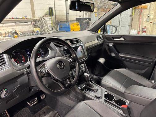 Pure White 2021 Volkswagen Tiguan 2.0T SE R-Line Black 4MOTION