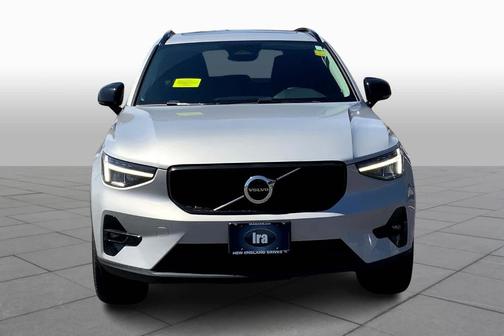 2023 Volvo XC40 B5 Plus Dark Theme