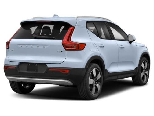 White 2021 Volvo XC40 T5 Momentum